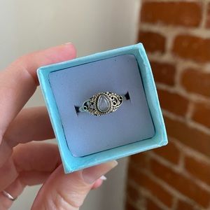 NEW Gorgeous sterling silver ring with clear stone and filagree details size 8